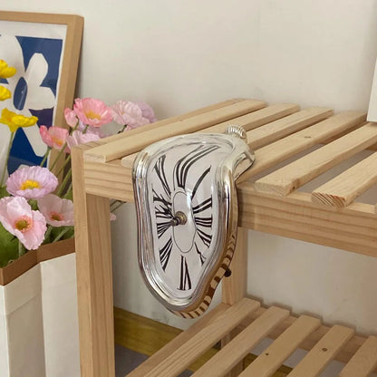 El reloj que desafía el tiempo y la lógica - RELOJ DERRETIDO